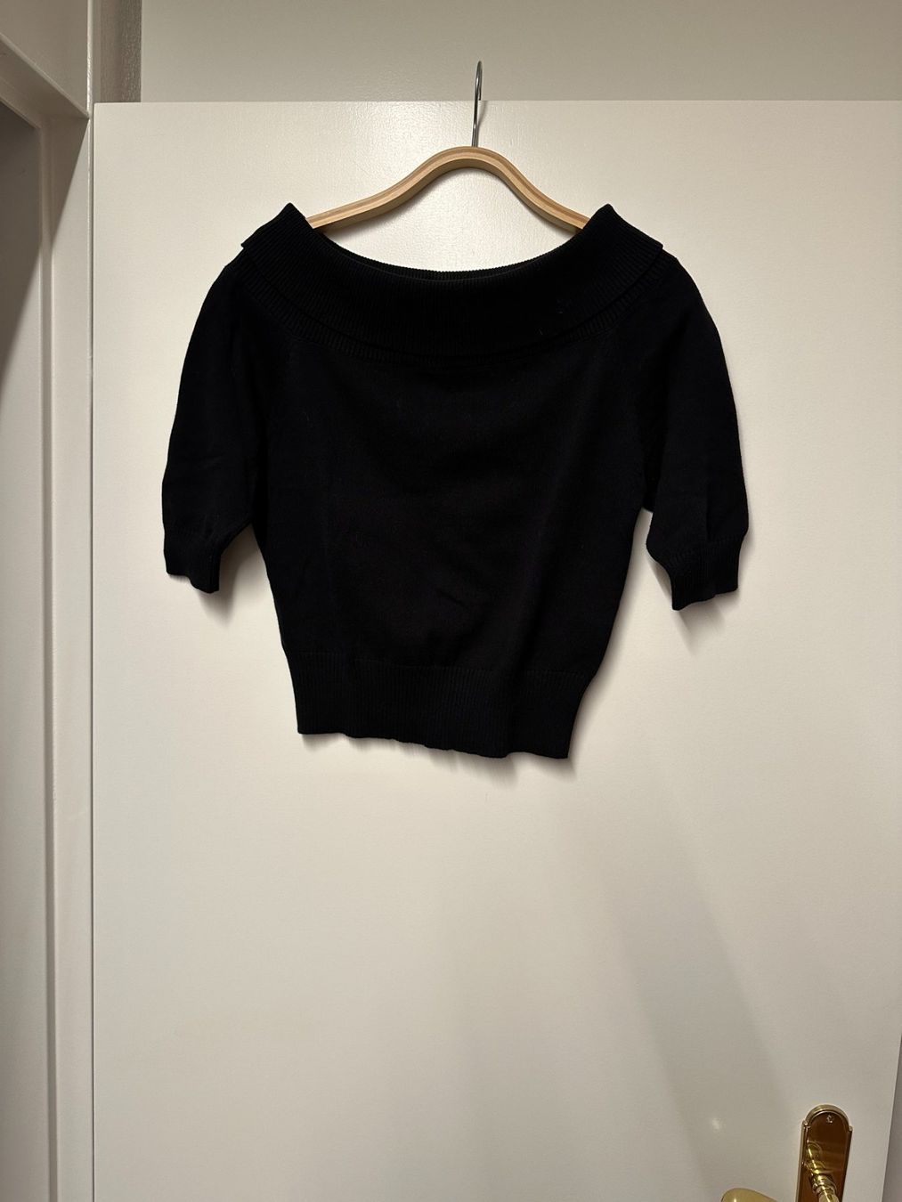 Maglioni & Felpe: Schwarzer Pullover mit U-Boot Ausschnitt – Nuovo (secondo la descrizione) da Rheinfelden venduto da Brise8 1