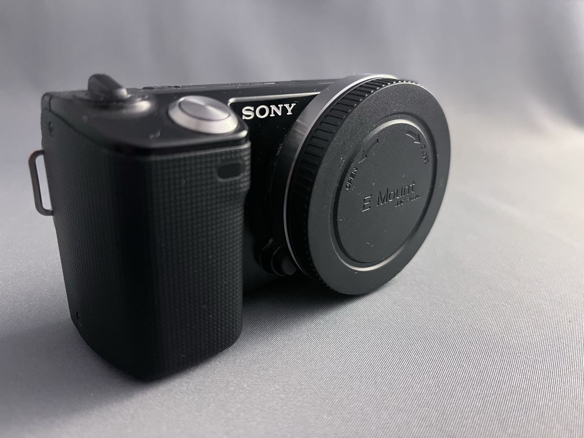 Sony Fotocamera: Sony NEX-5 Aps-c 14mpx - 4334 déclenchements – Usato da Boudry venduto da martin8mum