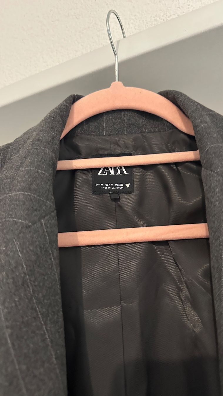 Zara Vestes: Grau gestreifter Zara Blazer – Neuf (Voir description) à Chur par sivik 2