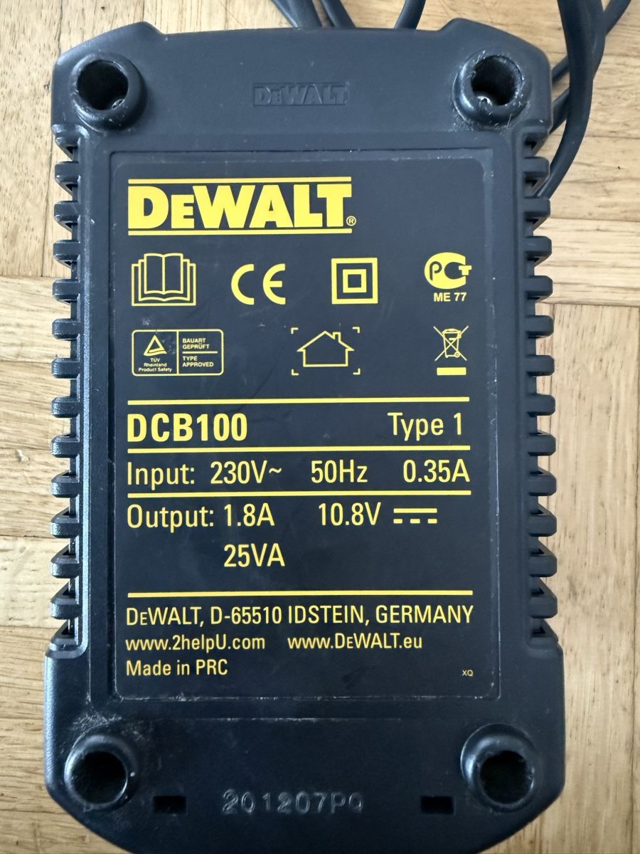 Dewalt Caricatori & Batterie: DeWalt Ladegerät DCB100 Neuwertig – Usato da St. Gallen venduto da besi97 4