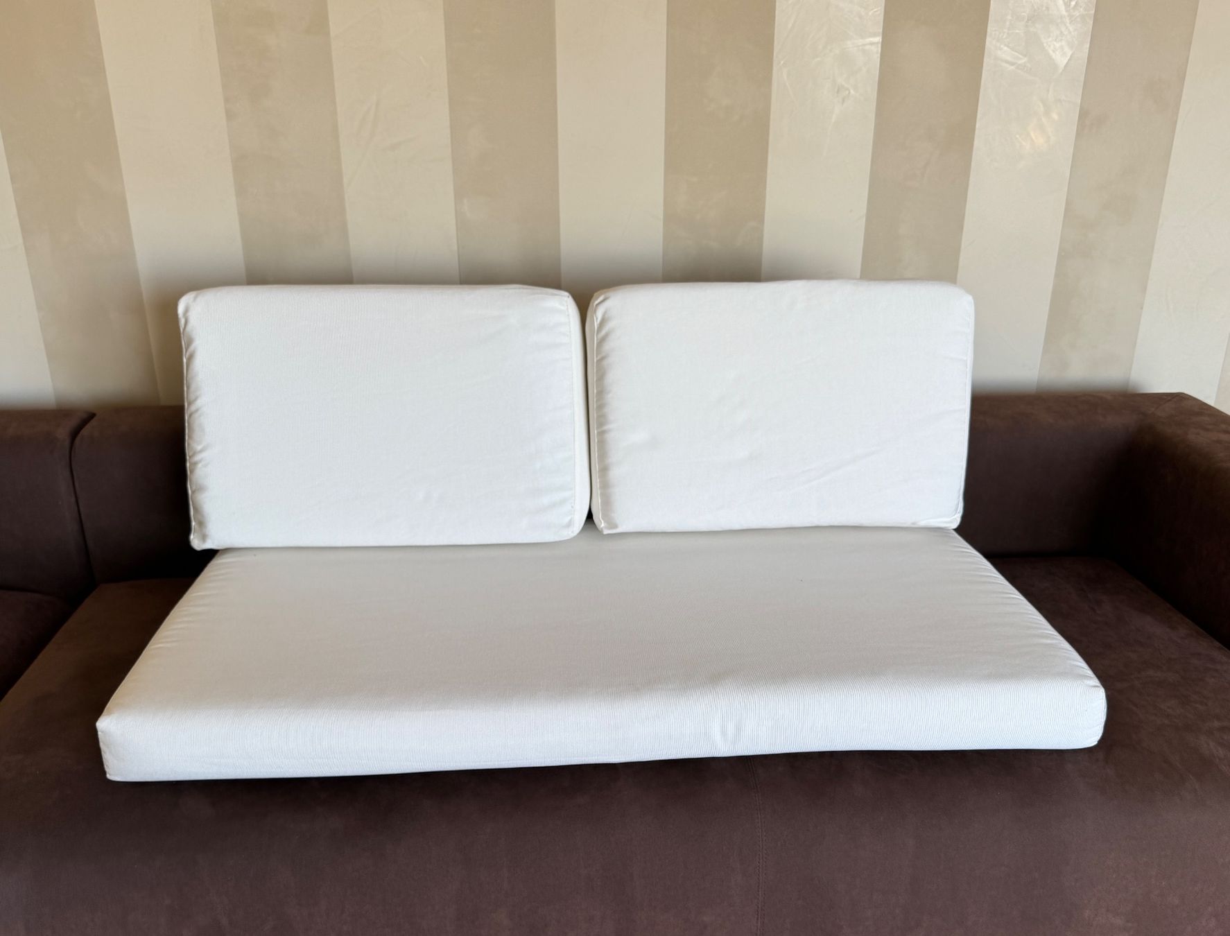 Kissen: Kissen zu 2er Gartenlounge – Gebraucht aus Kriens von Muezali