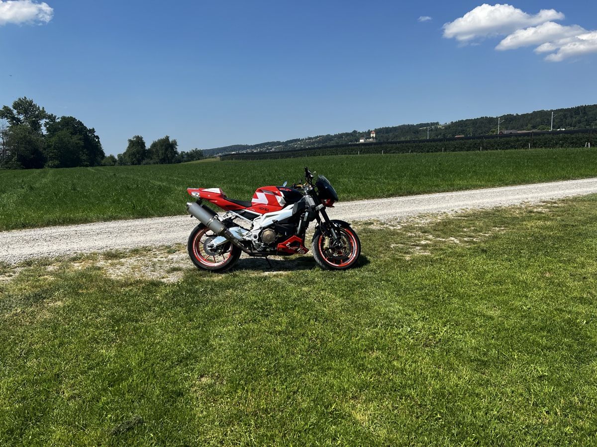 Strada: Aprilia Tuono 1000 rr – Usato da Emmenbrücke venduto da PFBERLIN 4