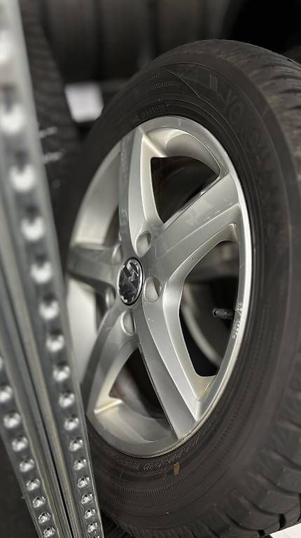 Volkswagen Pneumatici & Ruote complete: VW caddy kompleträder – Usato da Wimmis venduto da TheCarnet 3