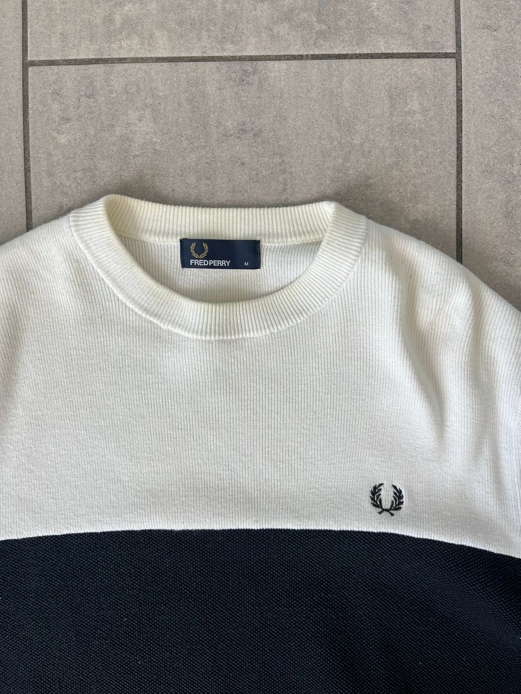Fred Perry Pulls & Sweat-shirts: FRED PERRY Pullover Blau/Weiss – D'occasion à Otelfingen par Denis_ZH 2