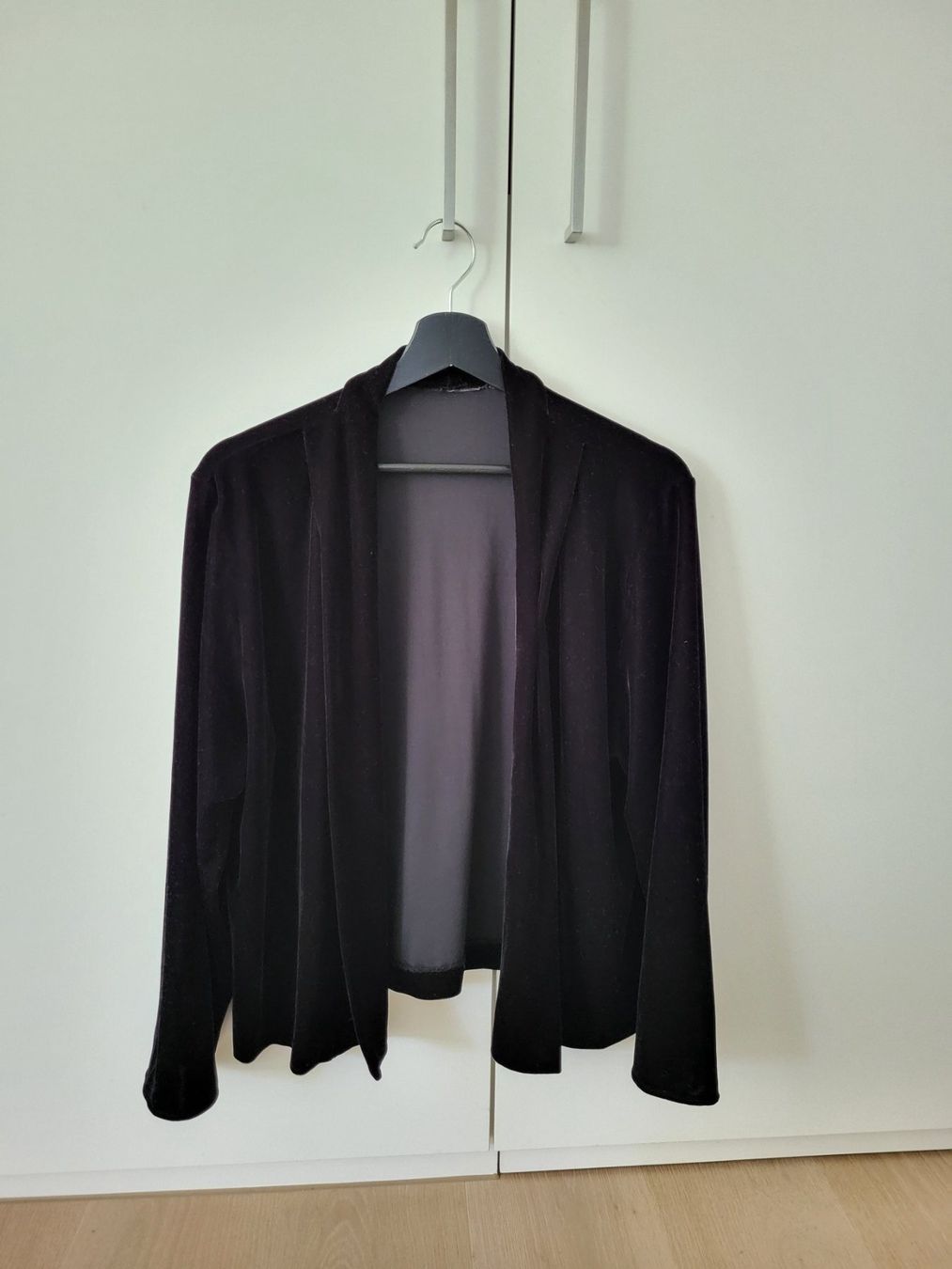Vestes: schwarzes Samtjäggli Jacke M – D'occasion à Steffisburg par esneusdaheime