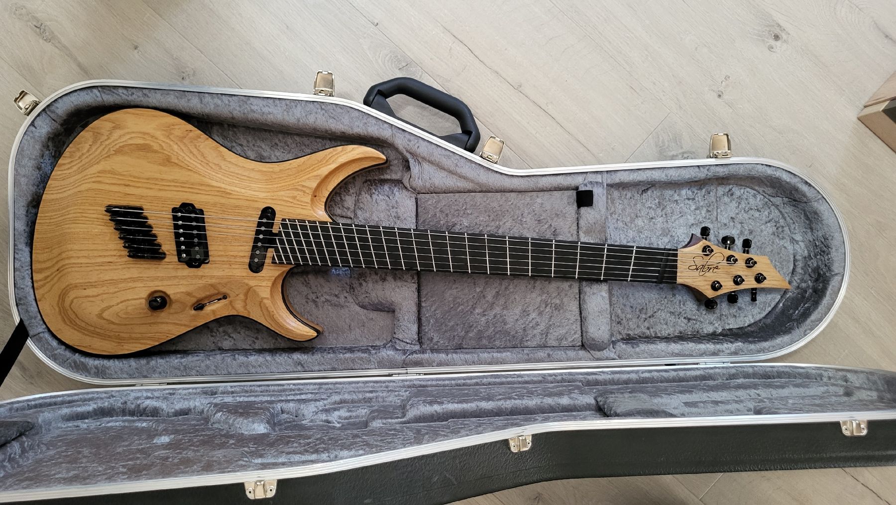 Musikinstrumente: Sabre Wraith 6FF – Gebraucht aus Gland von Exagram