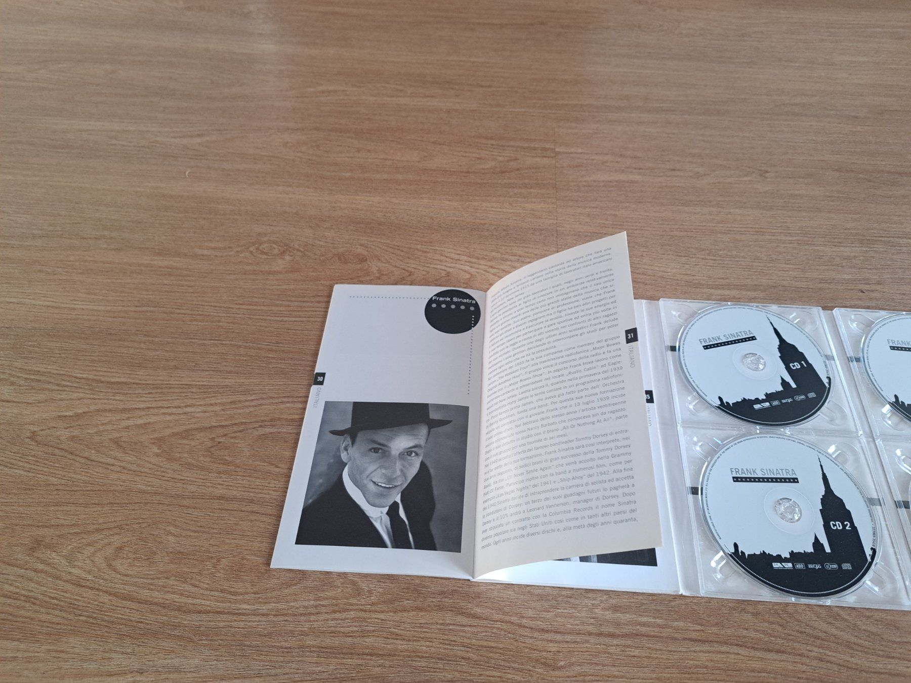 CD: FRANK SINATRA, 4 CD Set Buchformat, Buch mit 36 Seiten. – Usato da Unterseen venduto da Kanica 6