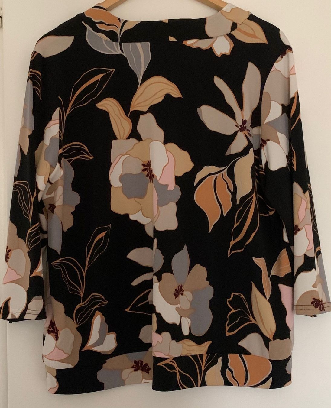 Betty Barclay Blusen: Betty Barcley Bluse edel Gr. 44 Schwarz mit Muster – Gebraucht aus Nussbaumen AG von brigitebardot 1