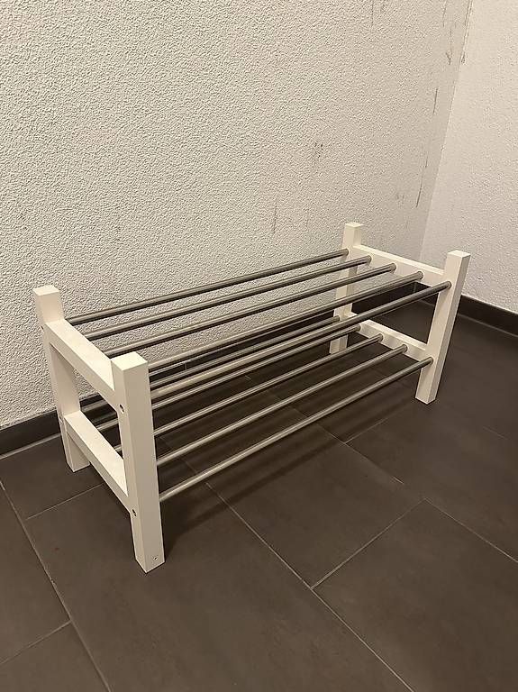 Scaffali: Schuhgestell weiss mit Metallstangen – Usato da Klingnau venduto da mic_qk2t