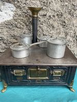Antiker Spielherd Kochgeschirr Zinn oder Aluminium Gusseisen