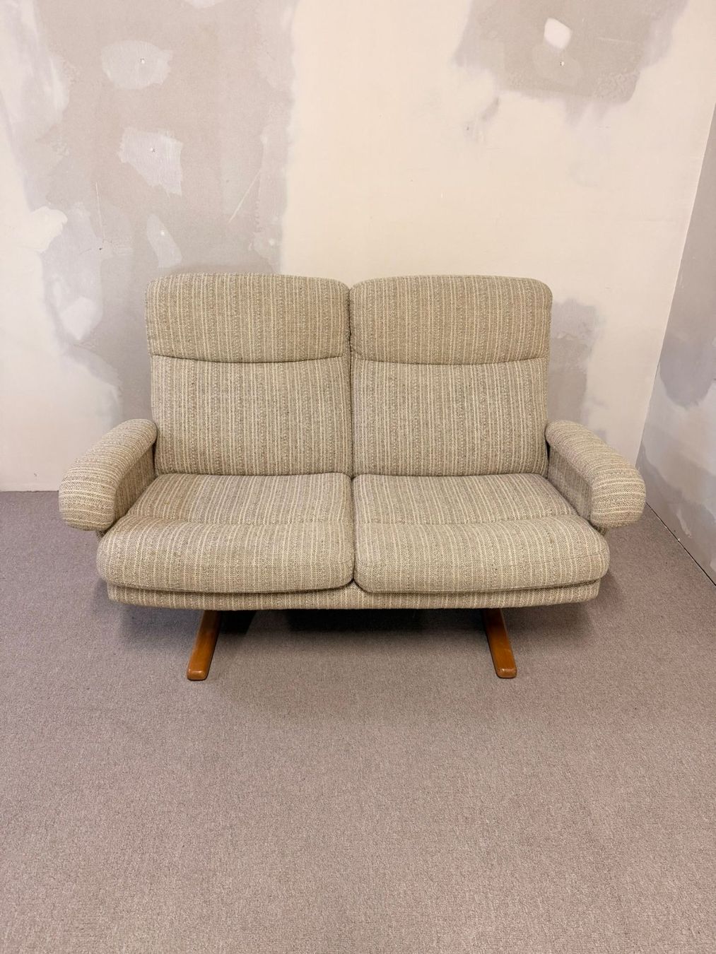 Divani: Dänisches Mid Century 2er Sofa mit Strukturstoffbezug, retro – Usato da Rickenbach ZH venduto da Der-Insider 3
