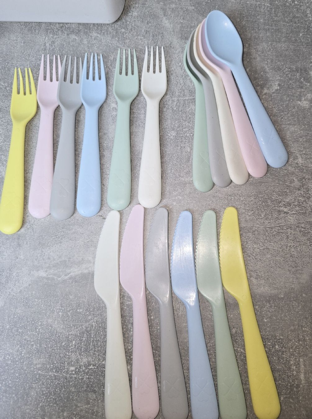 Ikea Bestecksets: Pastellfarbenes Kinderbesteck Set – Gebraucht aus Aadorf von Blutengel1980