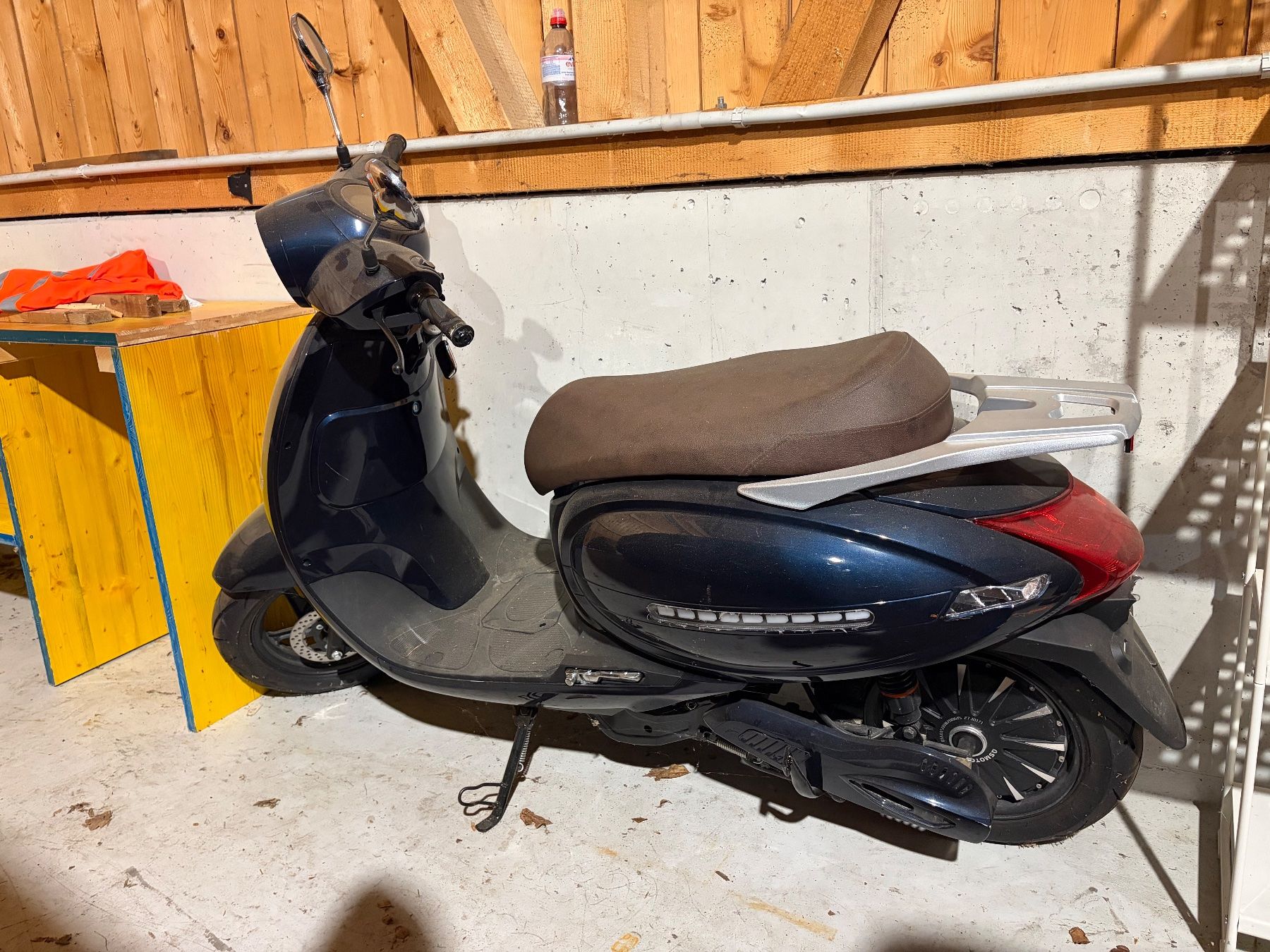 Scooter: Elektroroller schwarz – Usato da Richterswil venduto da anyfish 2