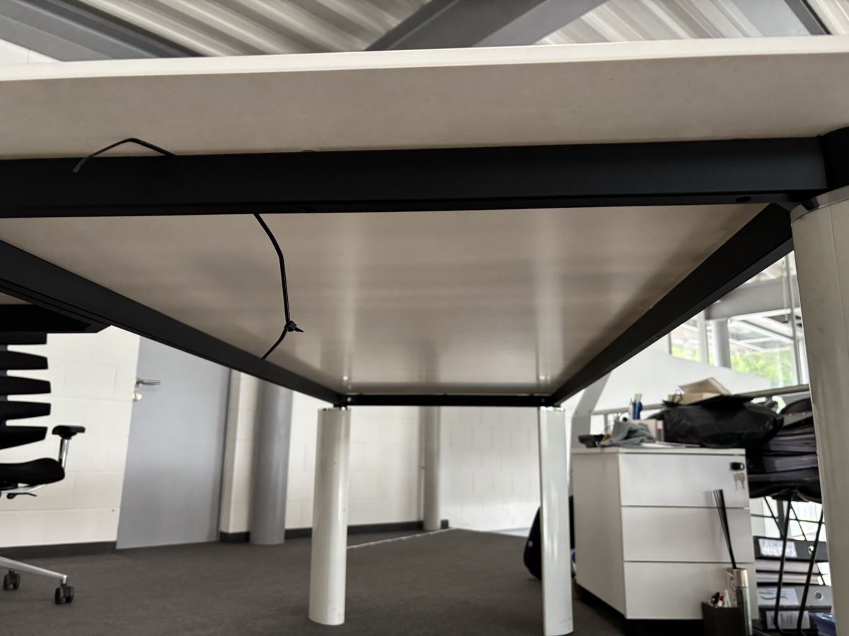 Bureaux: Bürotisch – D'occasion à Wallenwil par Mueller842 1
