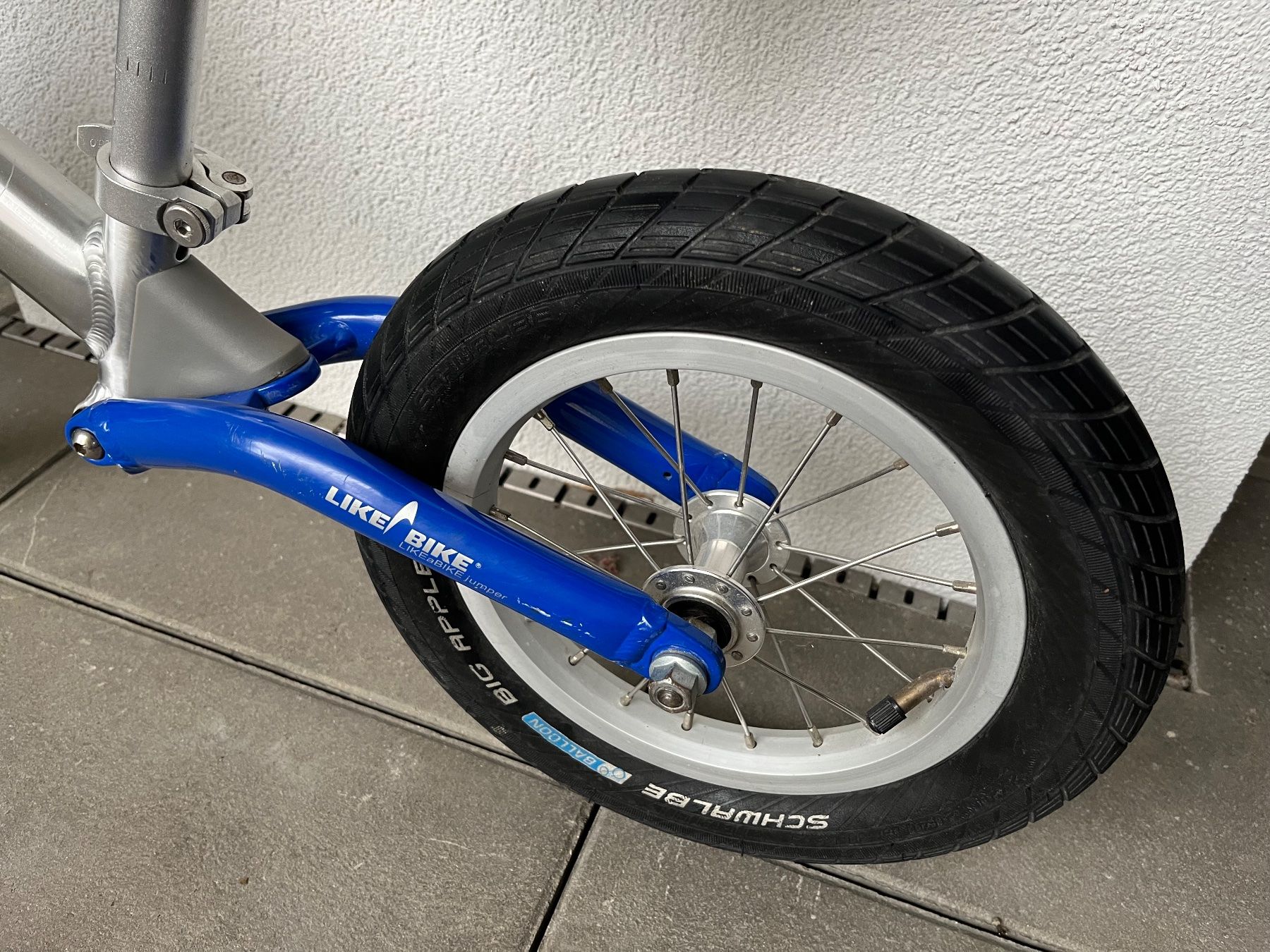 Likeabike Veicoli per bambini: KOKUA LIKEaBIKE jumper / Neuer Gummi – Usato da Emmen venduto da busybiscuit 5