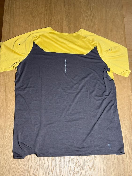 On Performance Laufbekleidung 4x T-Shirt 2x Short Herren XL 6