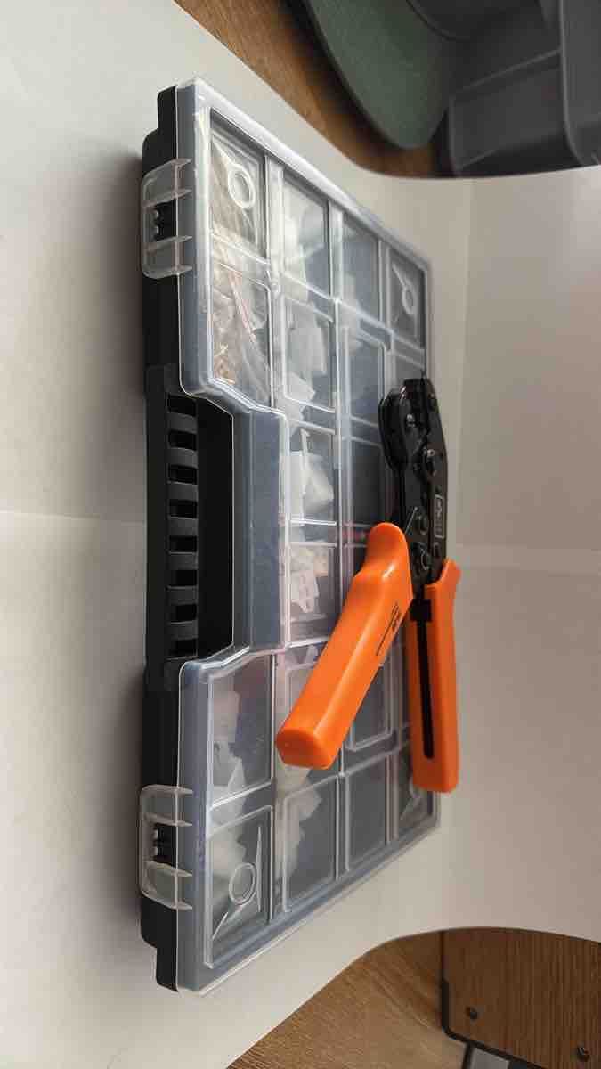 Tous les outils: Crimpzange Set mit Steckverbinder-Sortiment – Neuf (Voir description) à Basel par YMSP 1