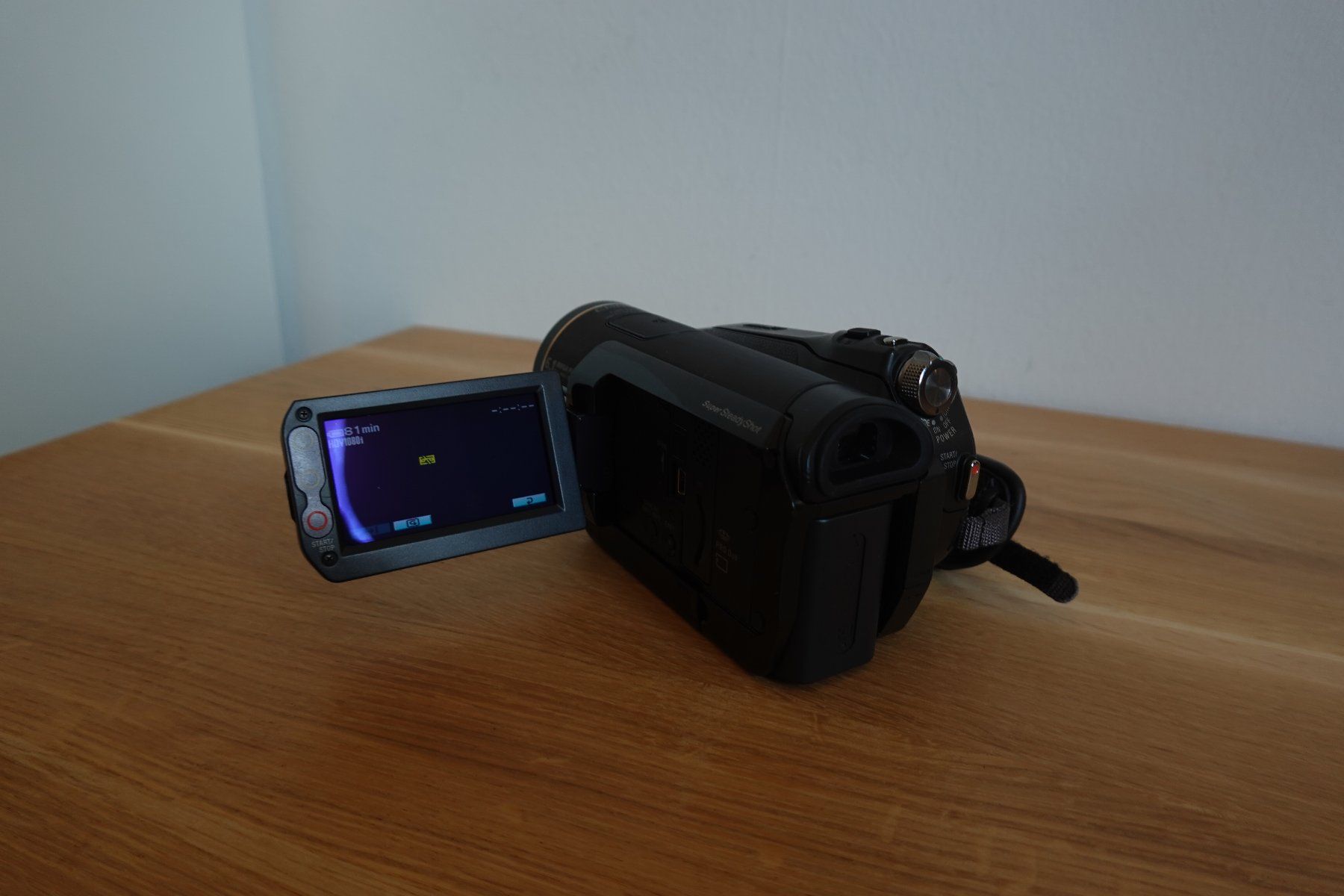 Sony Videocamere: Sony Handycam HDR-HC9 - Schwarz – Usato da Fribourg venduto da mar_9vlt 4