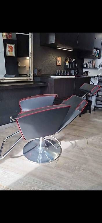 Poltrone: Siège Coiffeur & Barber – Usato da Orbe venduto da ilo_bvp6 1