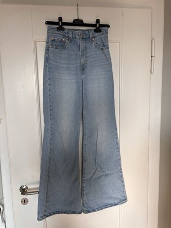 LEVI‘S Ribcage Bell Jeans 25w x 34l Sits Well Together