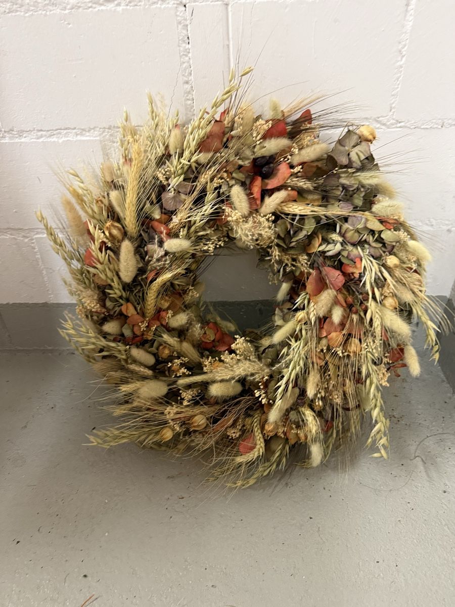 Tutte le decorazioni: Getrockneter Blumenkranz, Herbstfarben, 43 cm Durchmesser, – Nuovo e nell'imballaggio originale da Kloten venduto da Dada666