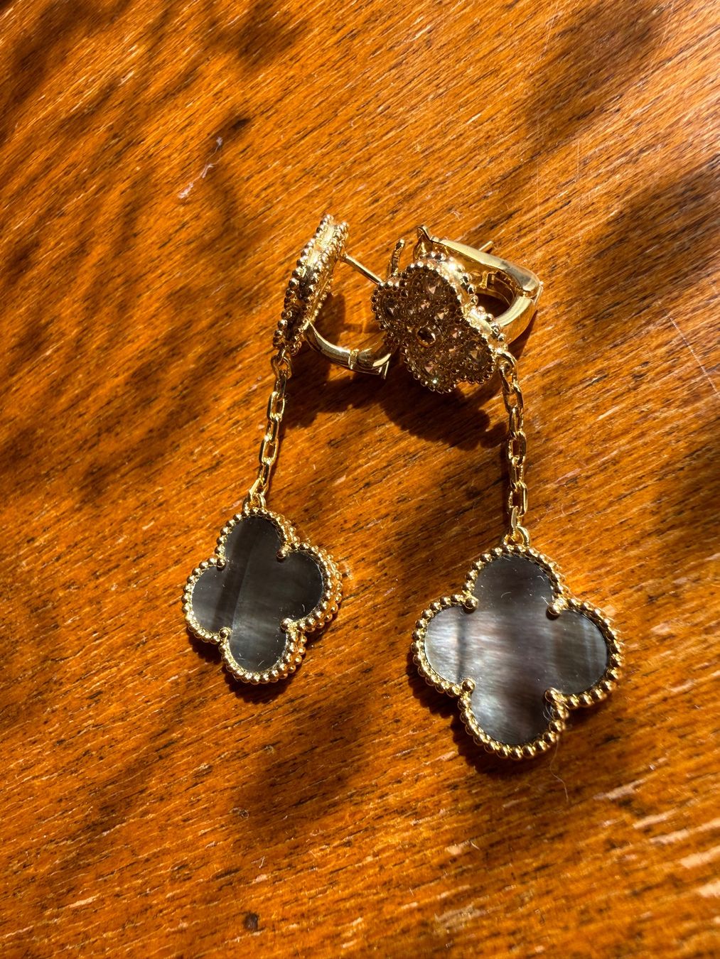 Ohrringe & -stecker: Boucles d'oreilles trèfle, plaqué or – Neu und originalverpackt aus St-Maurice von Sandrinette123 6