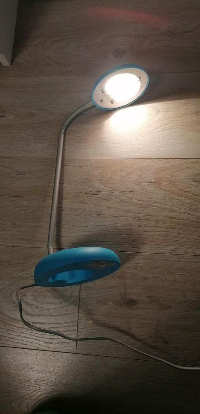 Lampade: Hellblaue Schreibtischlampe – Usato da Schwarzenegg venduto da musi09 3