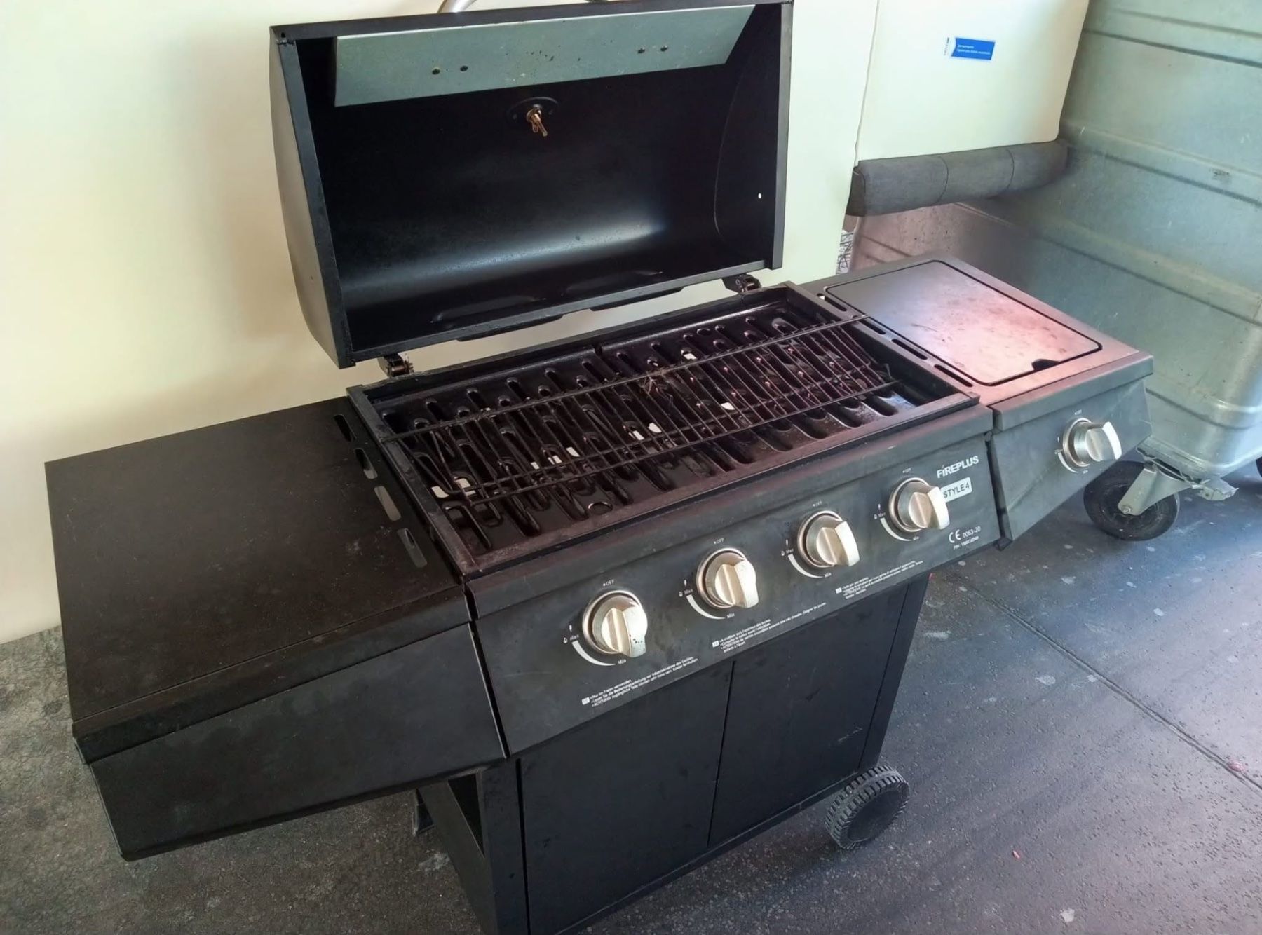 Grills: Barbecue au gaz – Gebraucht aus Bienne von Daniel_Schader 2