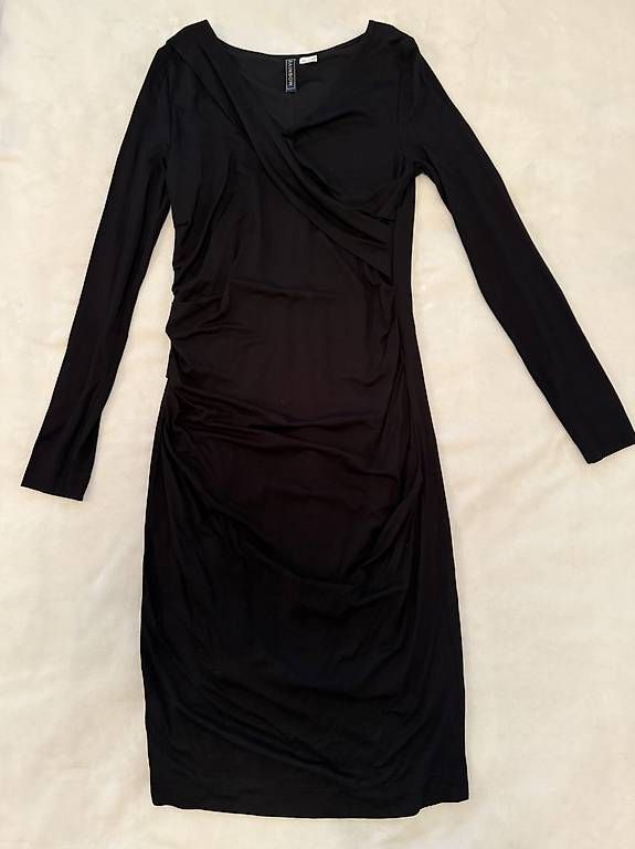 Vestiti: Kleid Langarm schwarz 36/38 – Usato da Füllinsdorf venduto da Rivai