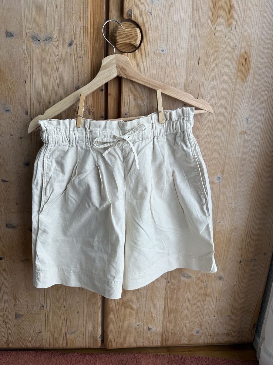 Uniqlo Pantaloni: Uniqlo linen shorts size S/M – Usato da Zürich venduto da Eb_