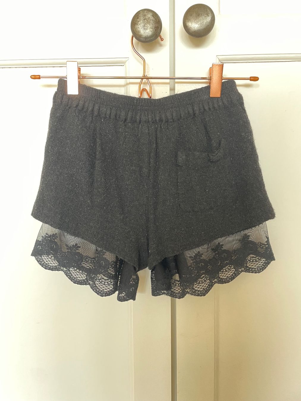 Zara Pantaloni: Short chic Zara avec dentelle - Taille XS – Usato da Geneve venduto da Margot_22 1