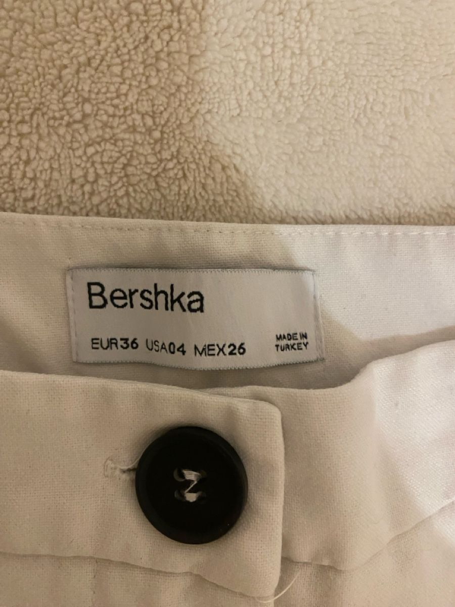 Bershka Pantaloni: Pantalon blanc Bershka, taille 36 – Usato da Vésenaz venduto da gau_v6pf 1