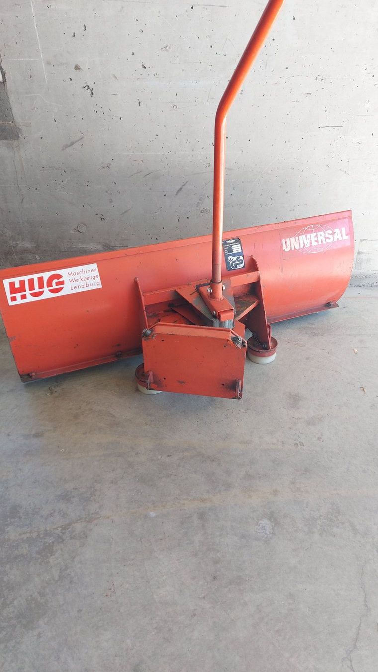 Déneigement: Schneefräse Universal gebraucht mit Schild – D'occasion à Roggliswil par Newholland05 3