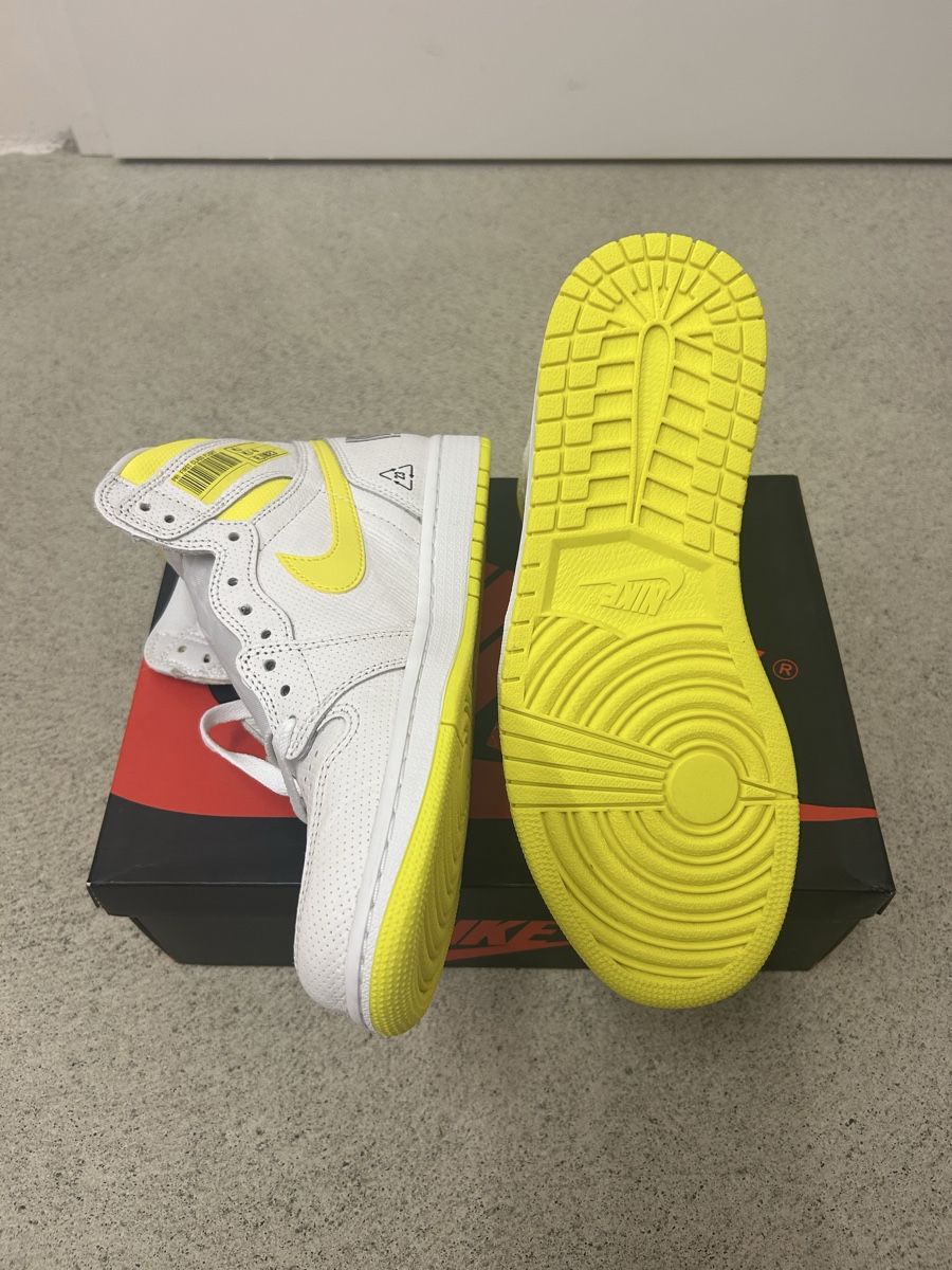Jordan Herrenschuhe: Nike Air Jordan 1 High First Class Flight White/ Yellow – Neu und originalverpackt aus St.Gallen von y.vrn1 5