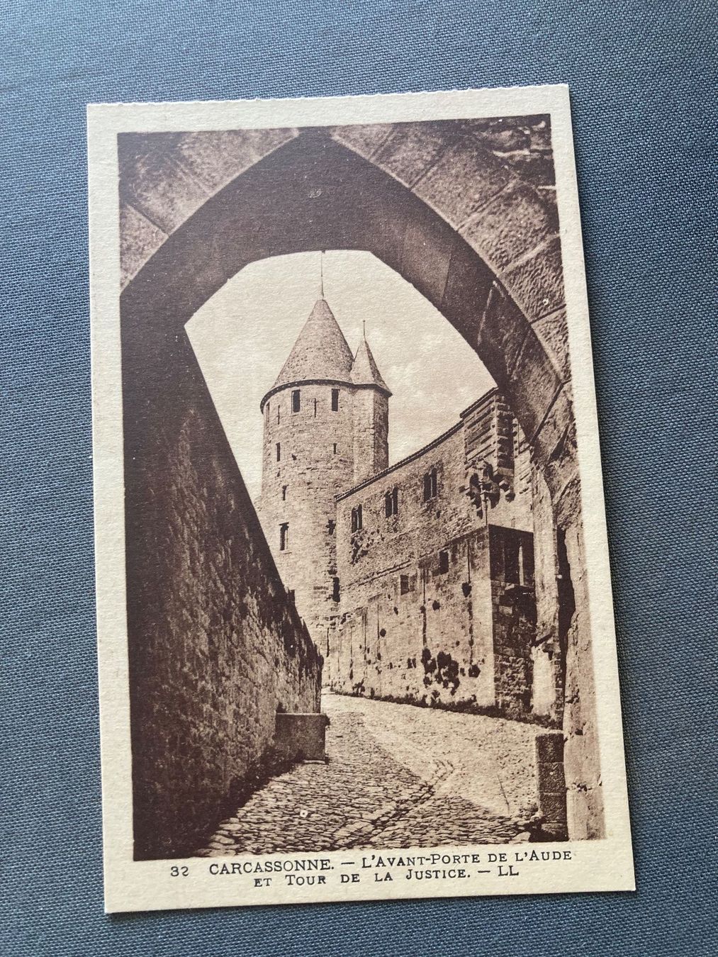Cartoline postali: Antike Postkarte Carcassonne, Frankreich, – Usato da Zürich venduto da mik_h9ty