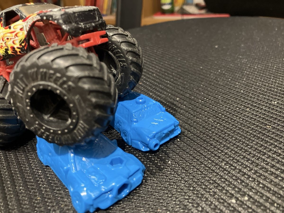 Hot Wheels Modellini d'auto: Hotwheels monstertruck schrottautos – Usato da Luzern venduto da tra_t8h7 3