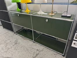USM Haller TV-Möbel, neue lackierte Bleche - olivgrün
