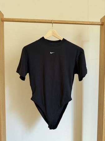 Nike Body Top Schwarz Gr. M - Sommer Must-Have!