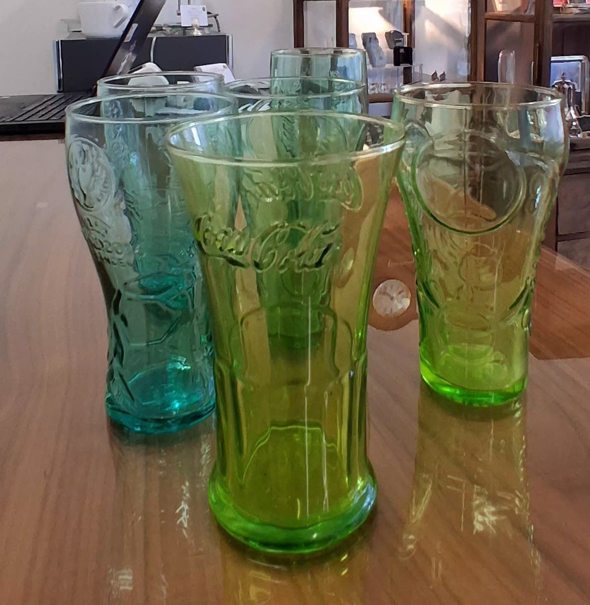 Coca-Cola Bicchieri: Coca-Cola Gläser Set 6 Stk, verschiedene Farben – Usato da Sonceboz-Sombeval venduto da ant_cd5j 4