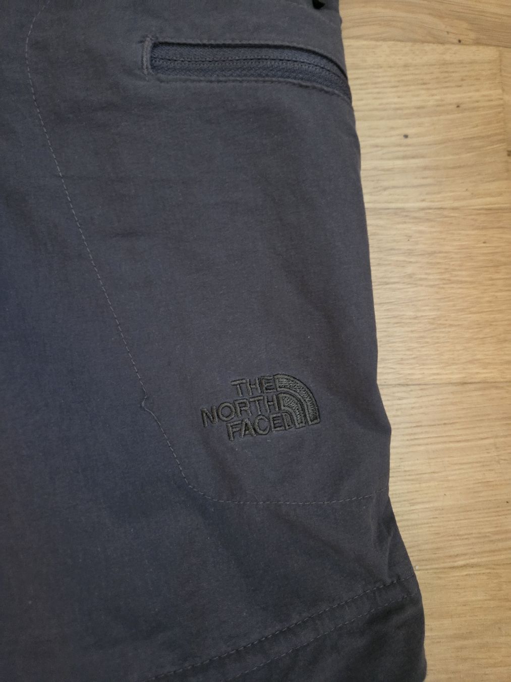 North Face Pantaloni: the North Face wanderhose – Usato da Bern venduto da sil_v7sn 1