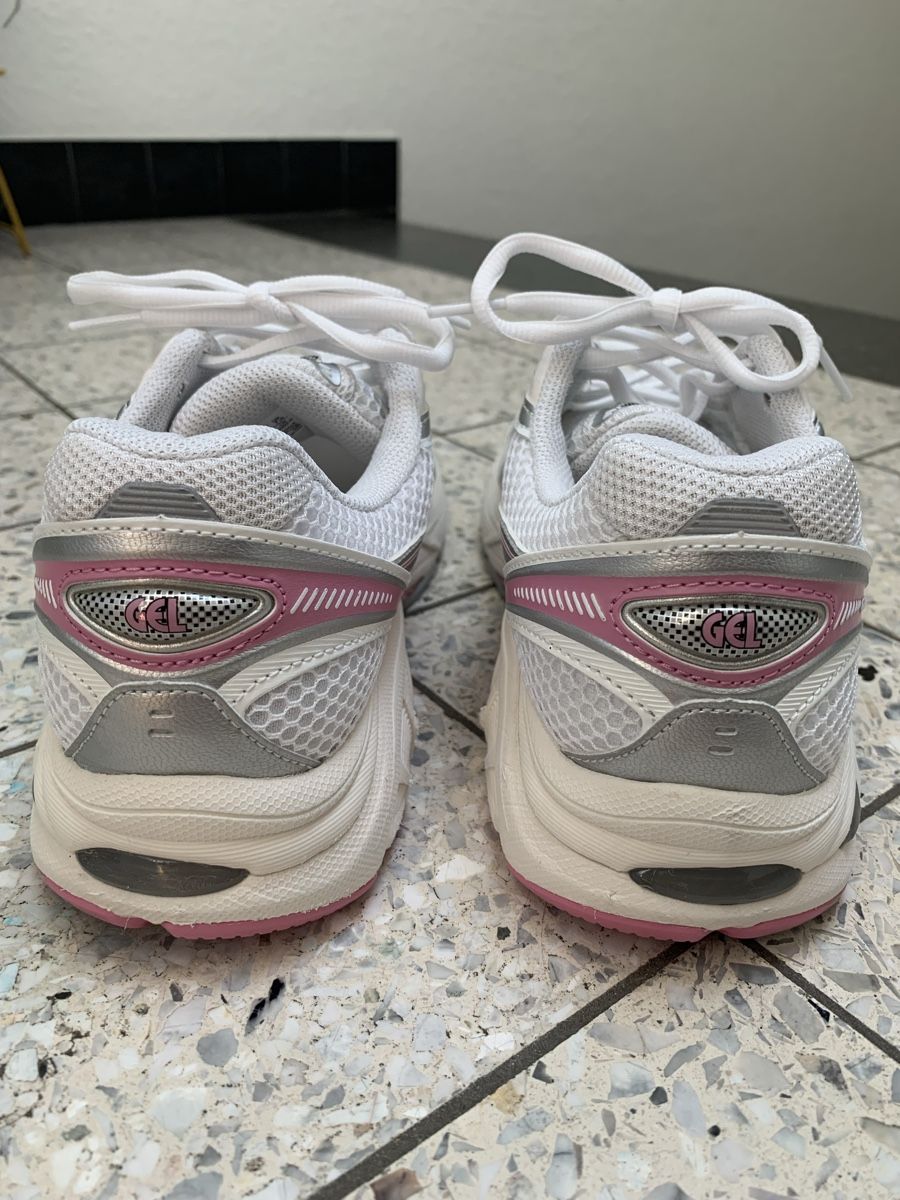 Asics Chaussures femmes: Asics SportStyle 40.5 – D'occasion à Huttwil par lan_ys2r 2