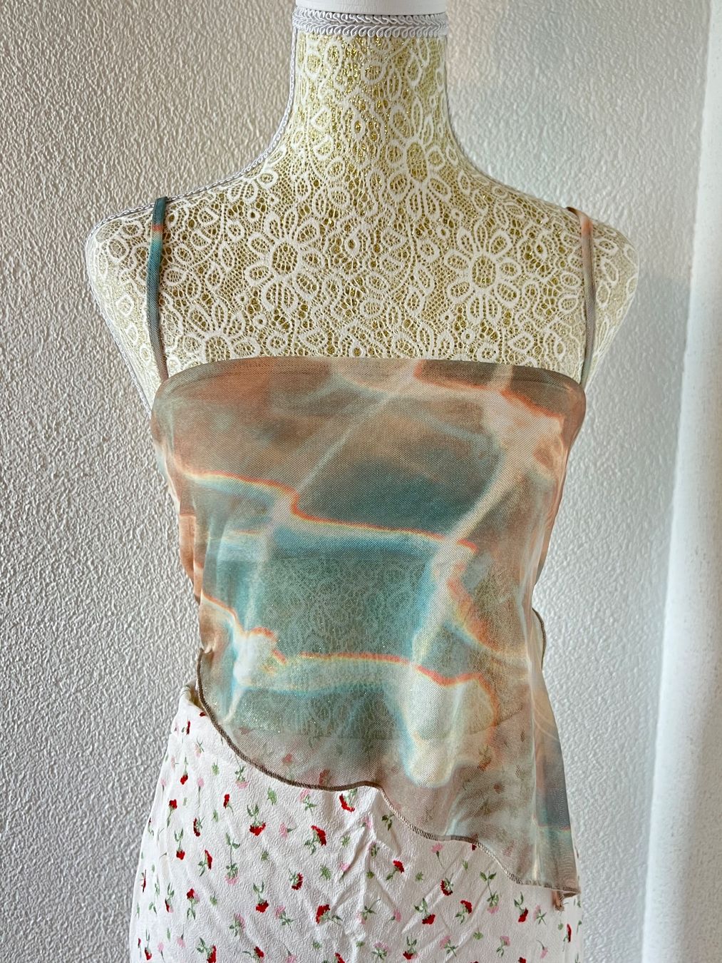 Pull&Bear Top: 90s sheer silk cami top – Nuovo (secondo la descrizione) da Otelfingen venduto da houseofstae 1