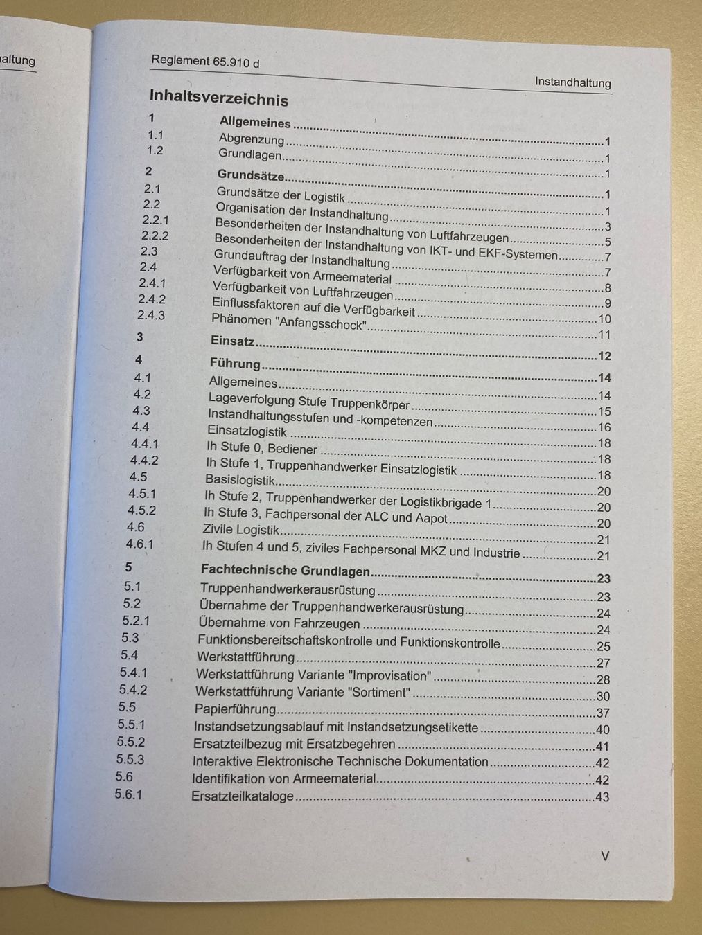 Bücher: 2 Reglemente: Instandhaltung / Logistik - Schweizer Armee – Gebraucht aus Brütten von Hst1 1