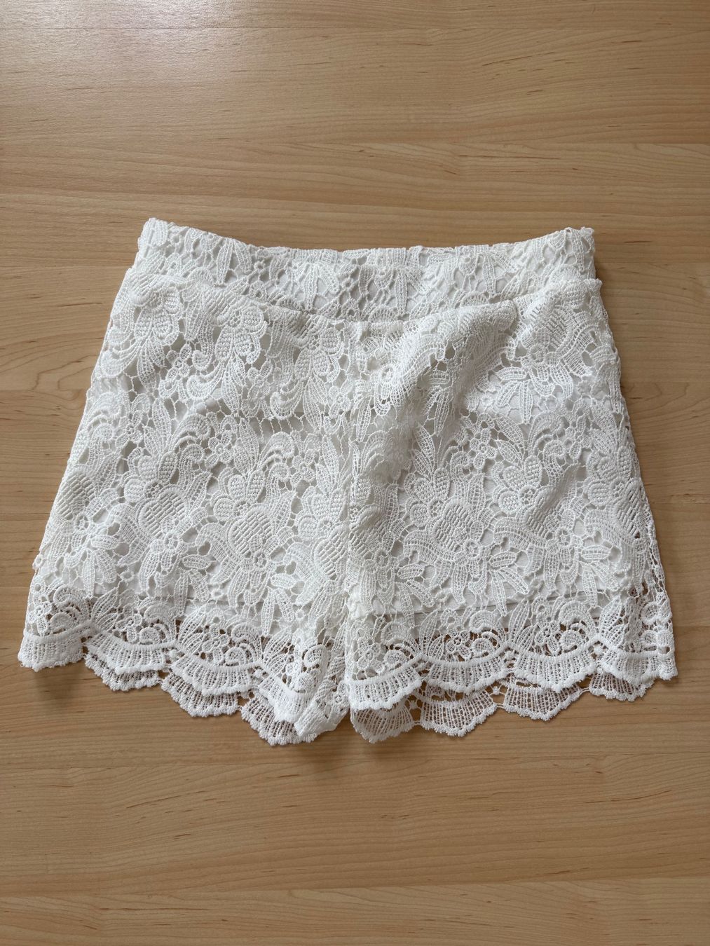 Pantaloni: Short en dentelle blanc – Nuovo (secondo la descrizione) da Denens venduto da sar_5wlm