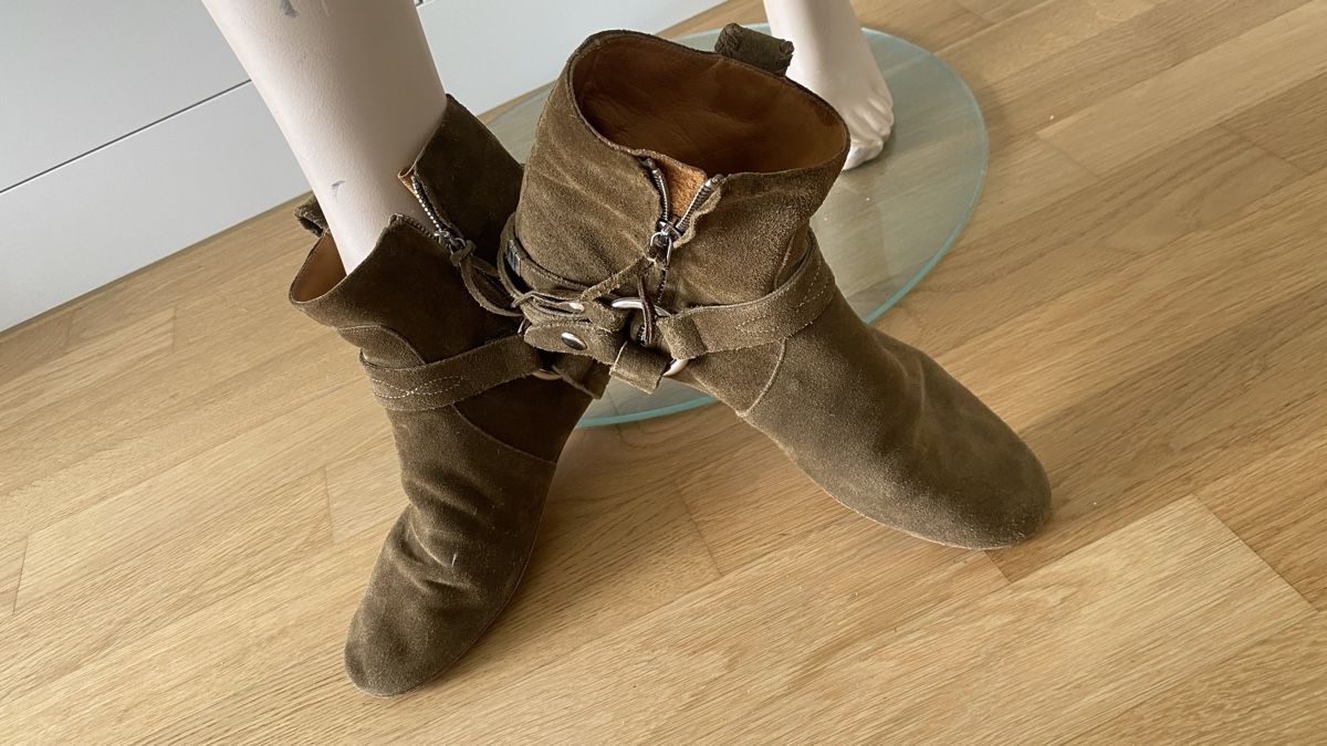 Isabel Marant Scarpe da donna: ISABEL MARANT SUEDE LEATHER  ANKLE BOOTS – Usato da Walchwil venduto da Finibaci 4