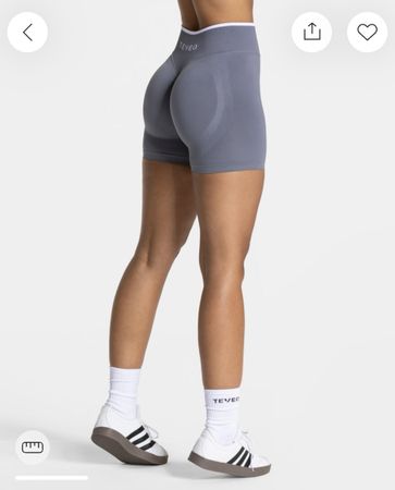 Contrastline Sculpt Scrunch Shorts Eisgrau