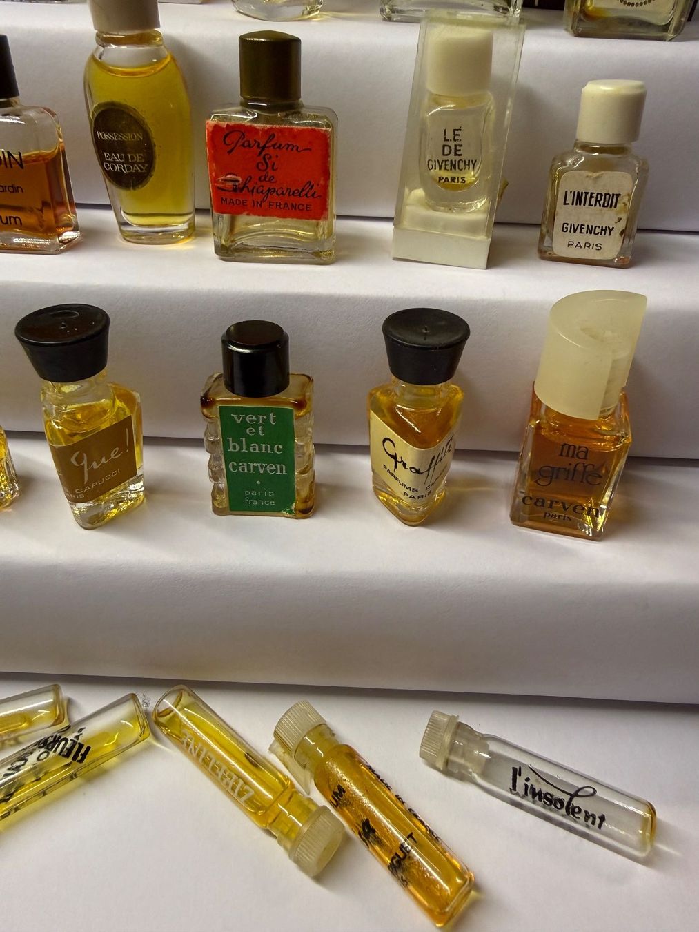 Profumi & Eau de Toilette: Uralte winzige Parfum Miniaturen – Usato da St. Gallen venduto da aracne 3