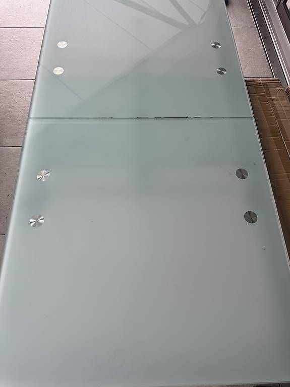 Tables: Esstisch mit Glasplatte  Occasion – D'occasion à Küssnacht am Rigi par mythen70 4