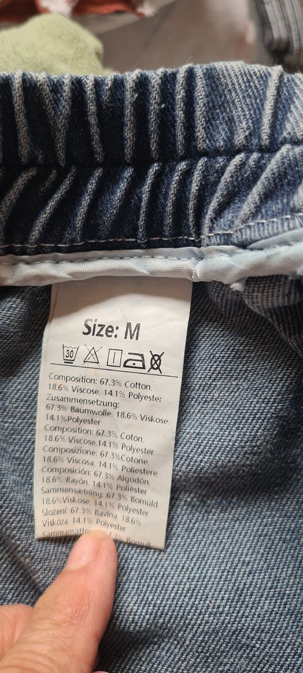 Jeans: Jeans mit elastischem Bund, Grösse M – Nuovo (secondo la descrizione) da Untersiggenthal venduto da elisabeth076 4