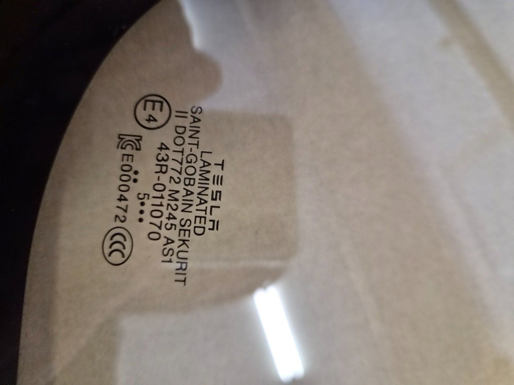 Tesla Accessori per altri veicoli: Parabrezza Tesla Model 3 con sensore pioggia/luce – Nuovo e nell'imballaggio originale da Biasca venduto da and_k7mk 3